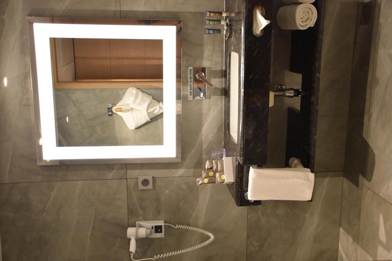 Novotel Varun Hotel Vijayawada